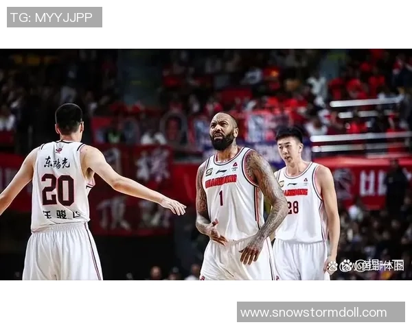 10月24日爵士队与火箭队激战正酣谁将赢得这场精彩对决