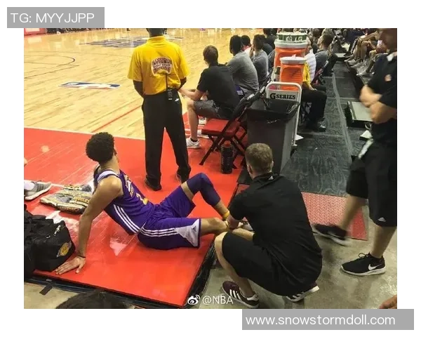 夏季联赛精彩对决鲍尔领衔球队挑战骑士展现年轻力量