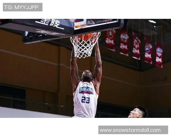 季后赛首轮激战新疆对决广东谁能挺进下一轮争夺荣耀