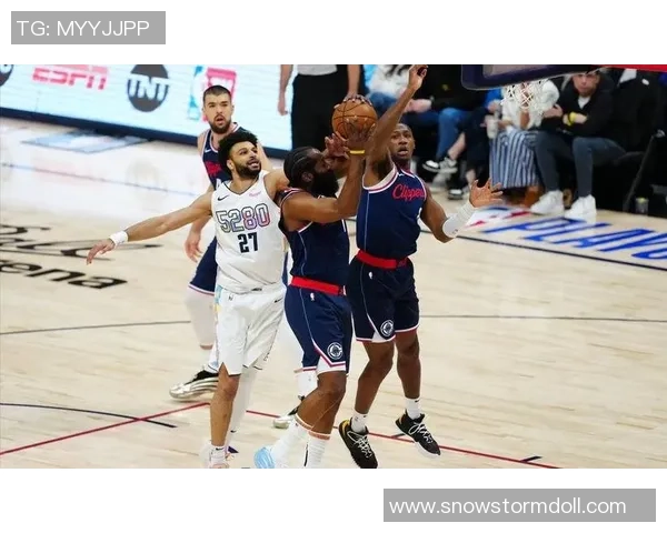 快船与掘金激战正酣比分直播全程追踪精彩瞬间不容错过 快船与掘金激战正酣比分直播全程追踪精彩瞬间不容错过